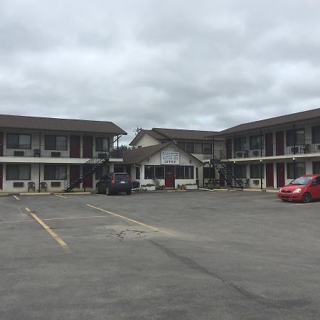 Parkwood Motor Inn Sundre Екстериор снимка
