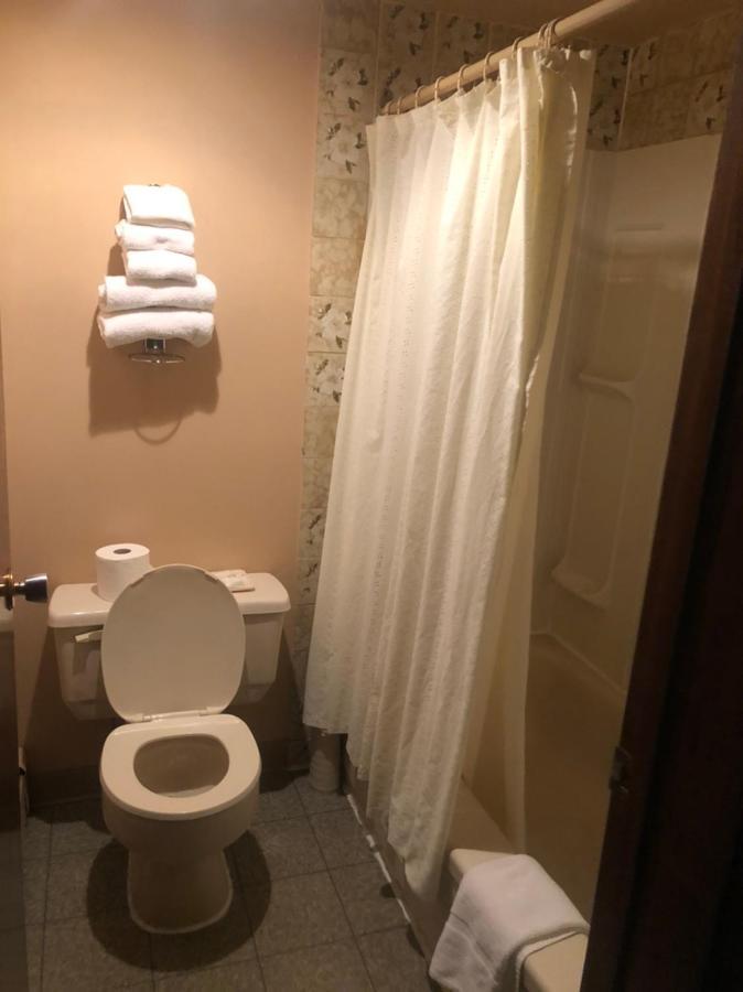 Parkwood Motor Inn Sundre Екстериор снимка