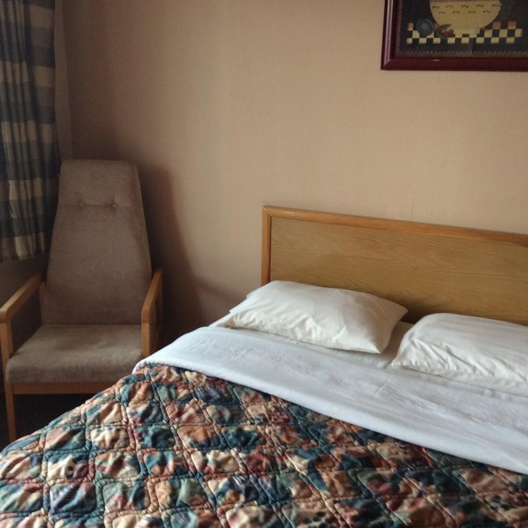 Parkwood Motor Inn Sundre Екстериор снимка