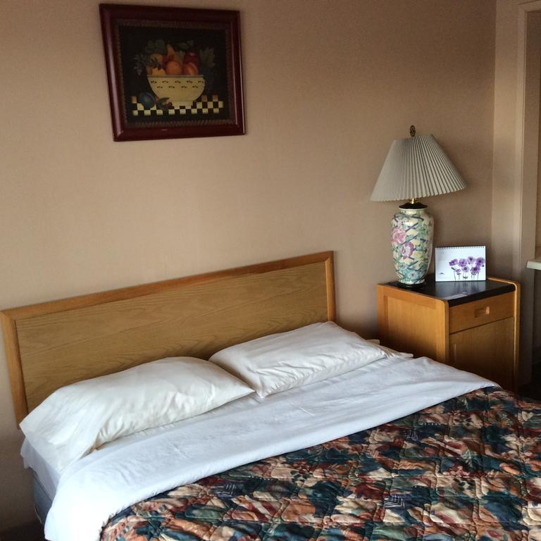 Parkwood Motor Inn Sundre Екстериор снимка
