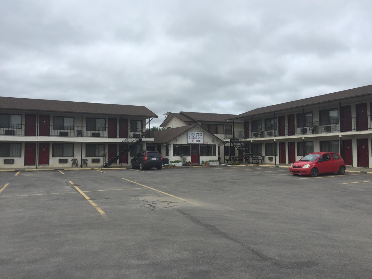 Parkwood Motor Inn Sundre Екстериор снимка