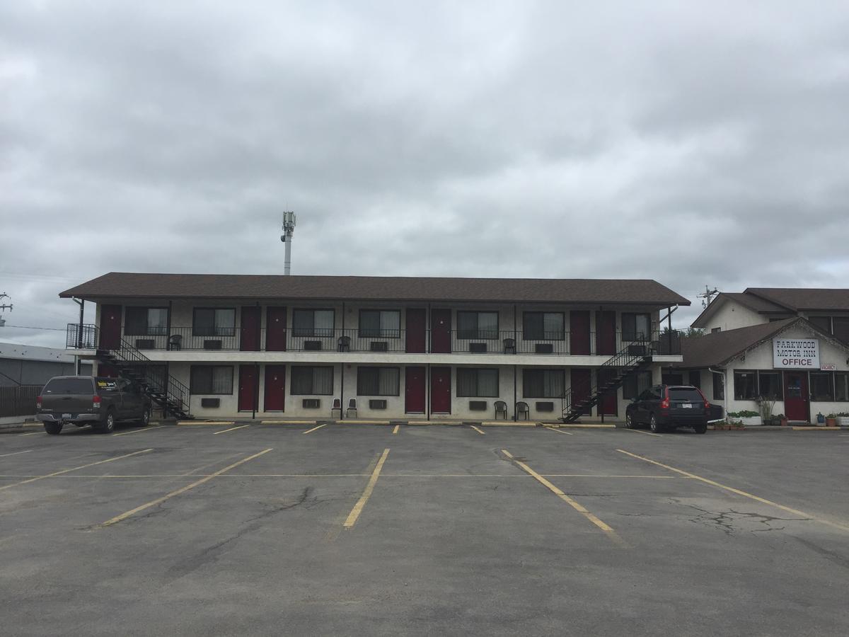 Parkwood Motor Inn Sundre Екстериор снимка