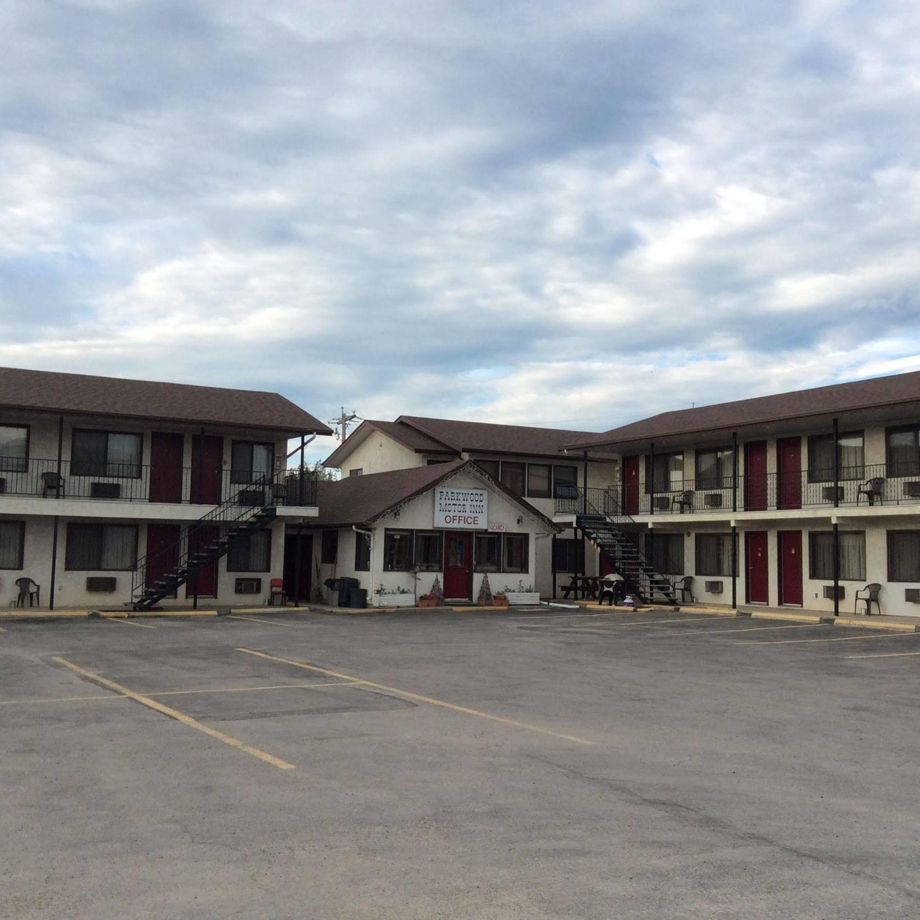 Parkwood Motor Inn Sundre Екстериор снимка
