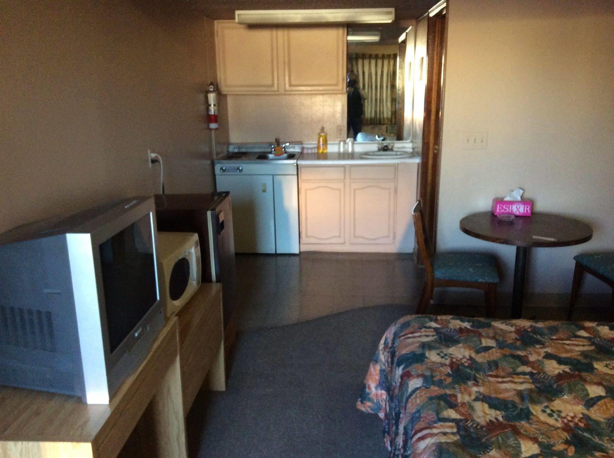 Parkwood Motor Inn Sundre Екстериор снимка