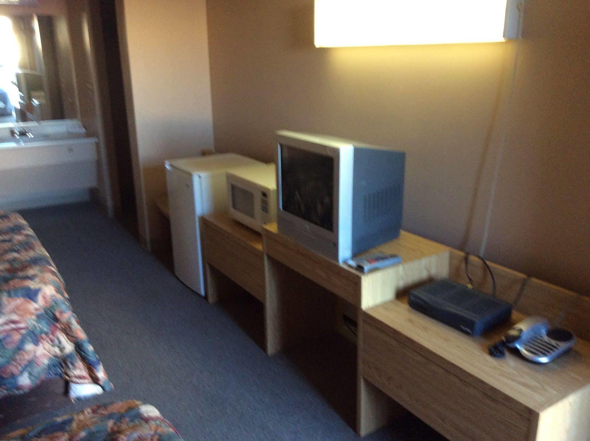 Parkwood Motor Inn Sundre Екстериор снимка
