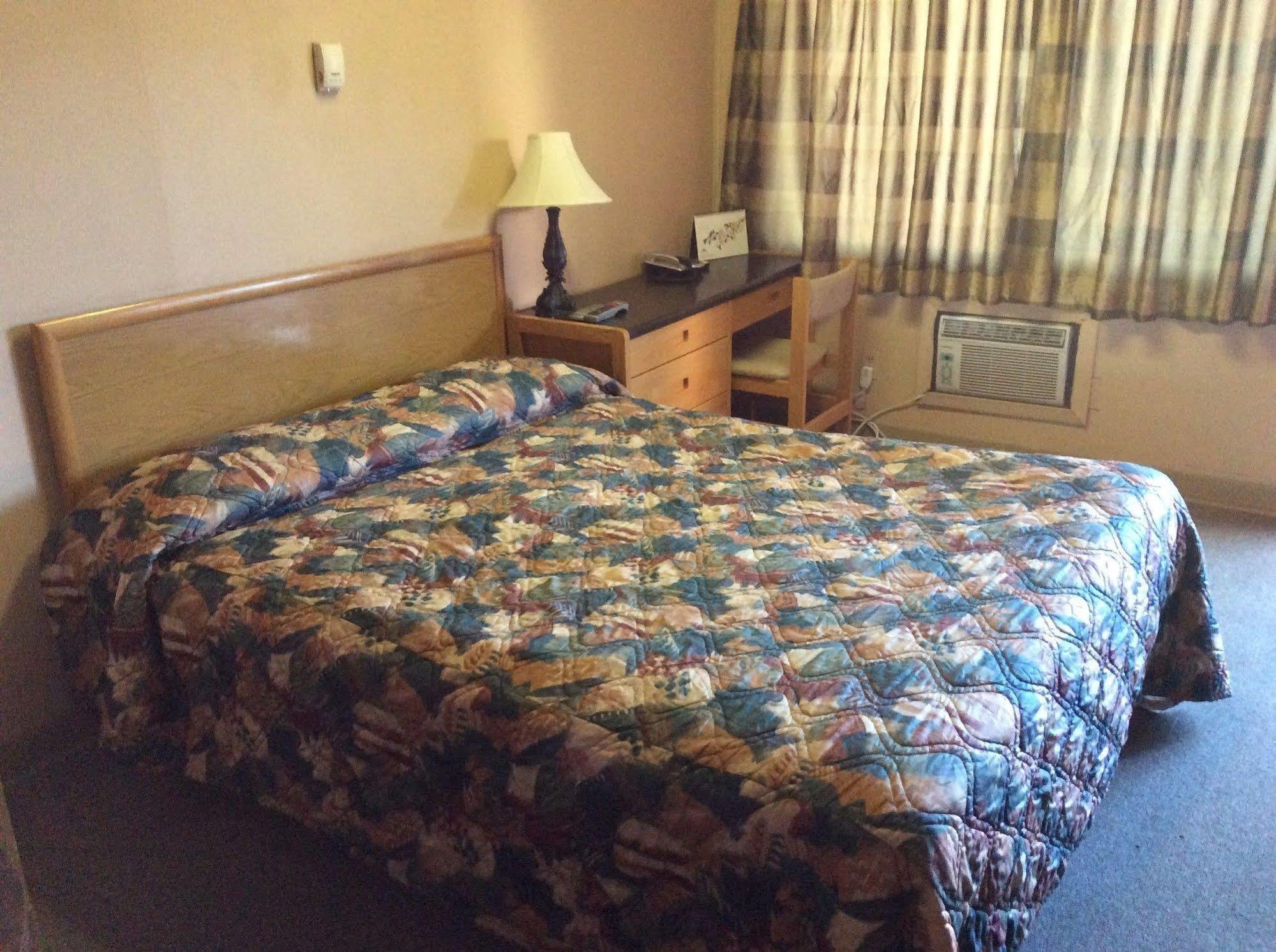 Parkwood Motor Inn Sundre Екстериор снимка